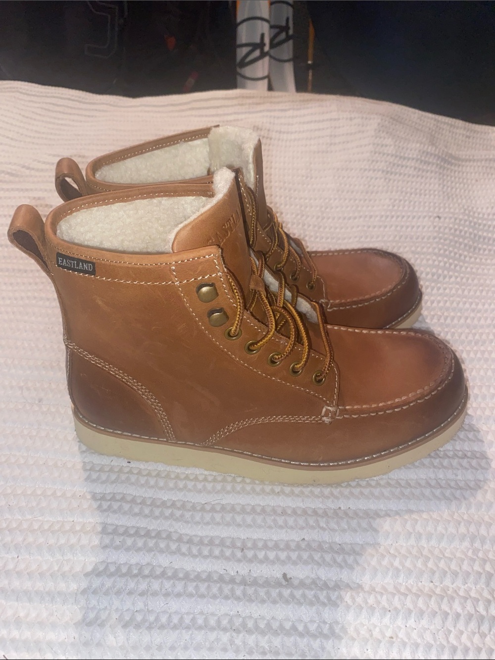 Eastland Tan Leather Moc-Toe Lace-Up Boots with Cream Shearling size 10 Mens